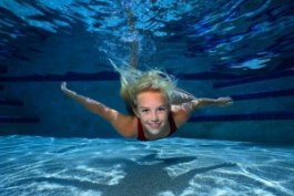 Magazine - Girl underwater